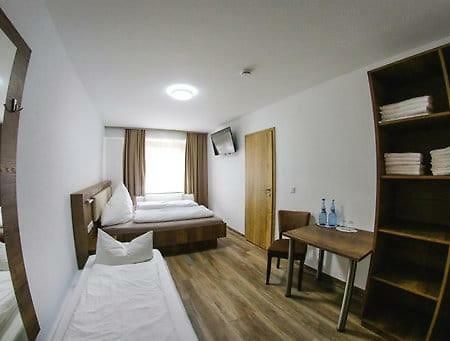 Look Hotel & Rooms Крайлсхайм Екстериор снимка
