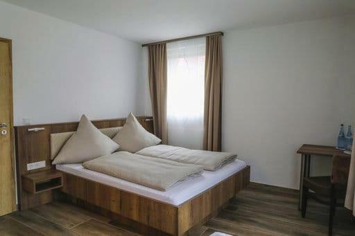 Look Hotel & Rooms Крайлсхайм Екстериор снимка