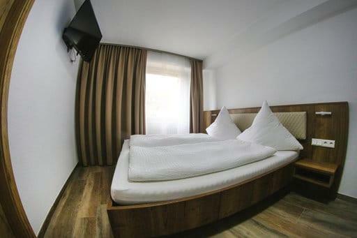 Look Hotel & Rooms Крайлсхайм Екстериор снимка