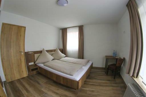 Look Hotel & Rooms Крайлсхайм Екстериор снимка