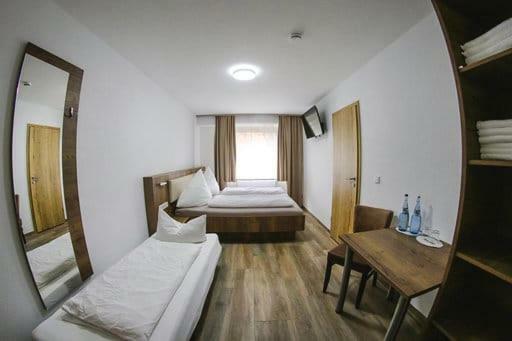 Look Hotel & Rooms Крайлсхайм Екстериор снимка