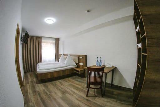 Look Hotel & Rooms Крайлсхайм Екстериор снимка