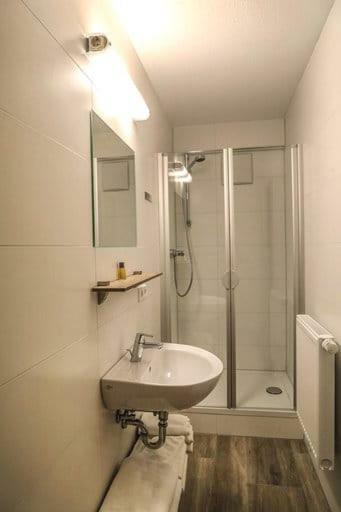 Look Hotel & Rooms Крайлсхайм Екстериор снимка