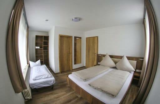 Look Hotel & Rooms Крайлсхайм Екстериор снимка